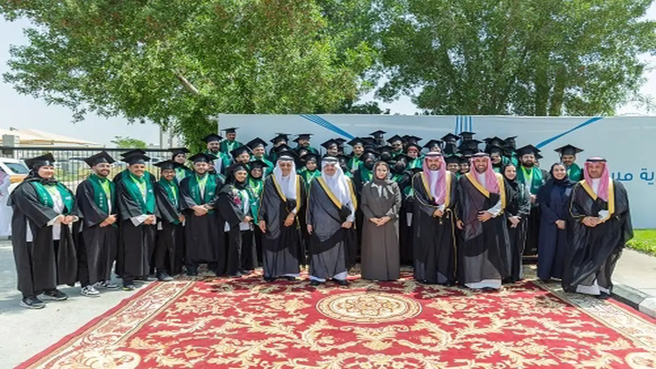 رعاية ملكية.. أمير الشرقية يكرّم 94 خريجاً من معهد زادك للطهي